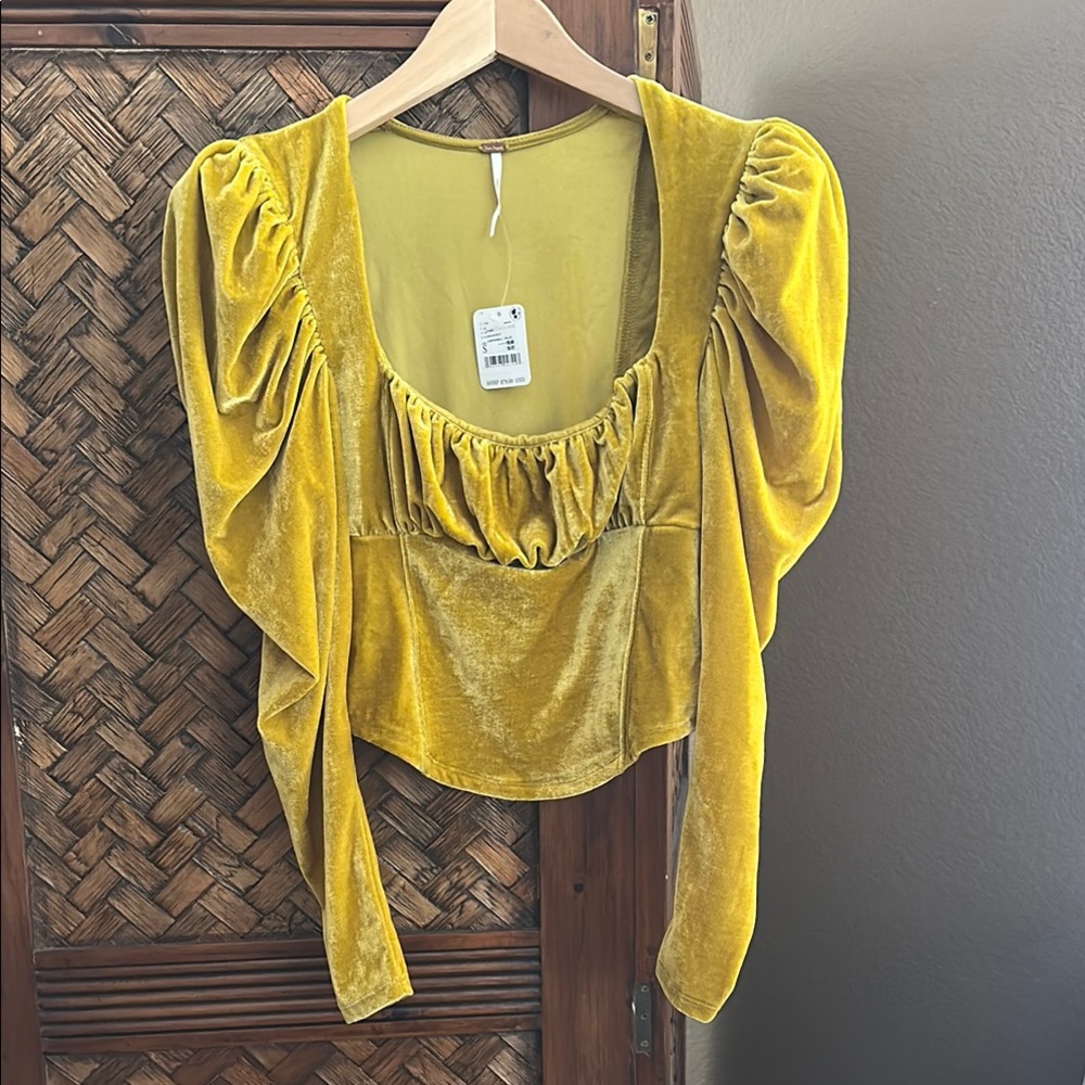 Free People Women's Glistening Gold Long Sleeve Hold Me Velvet Top Sz S NWT